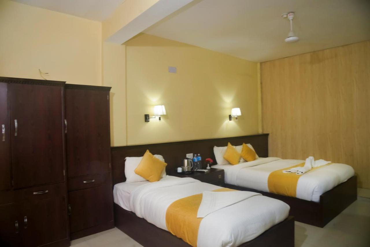 Hotel Rainforest Sauraha Exterior foto